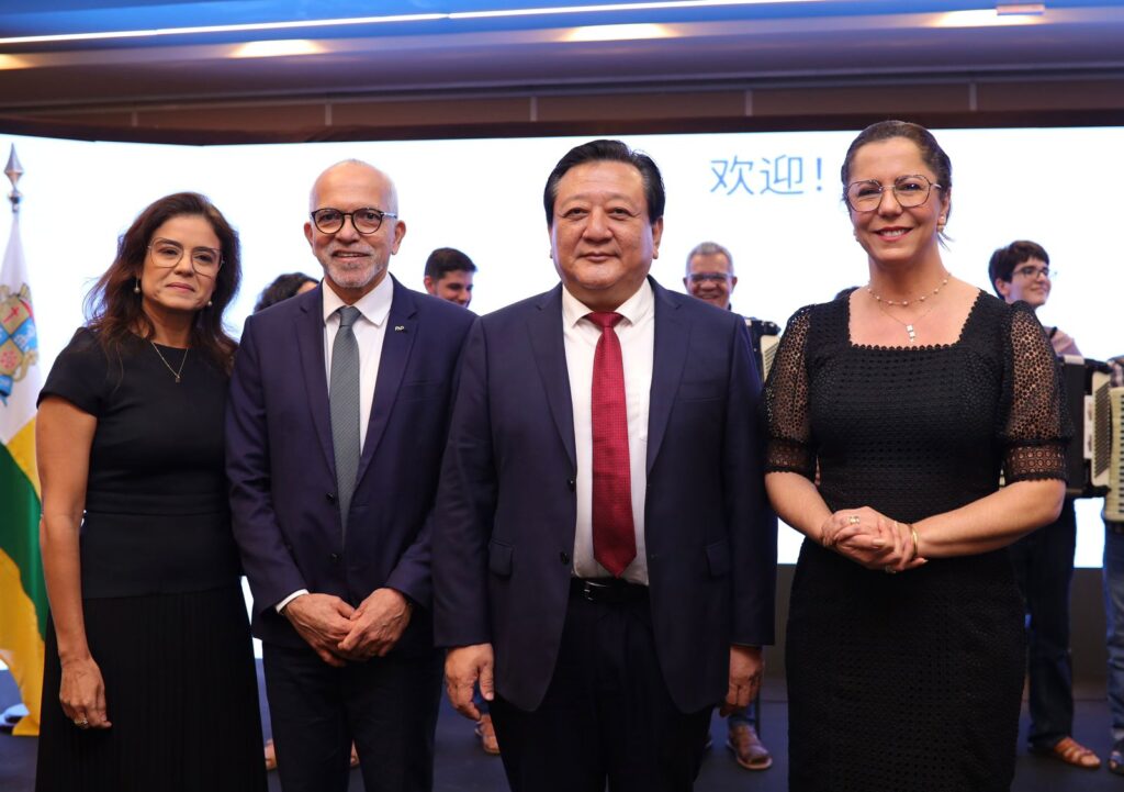 Delegada Katarina participa de assinatura de convênio entre Aracaju e Yantai