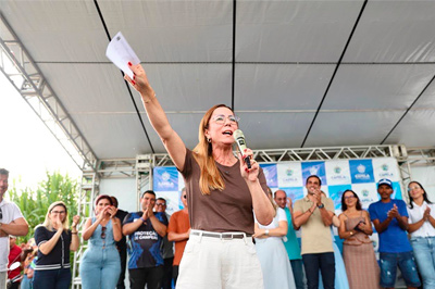 Delegada Katarina entrega pavimentação e motoniveladora em Capela: “nosso foco é melhorar a vida do povo”